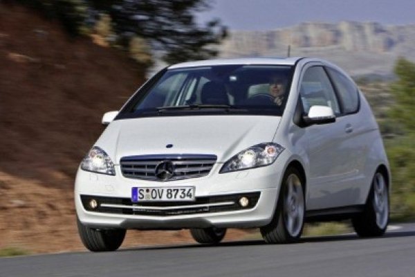 Mercedes-Benz pune noua Clasă A pe urmele BMW Seria 1 şi Audi A3